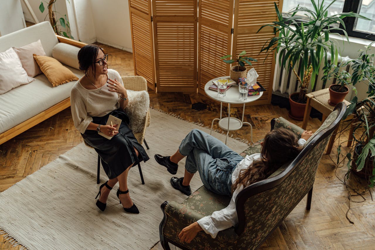 A calm therapy room with two people in conversation